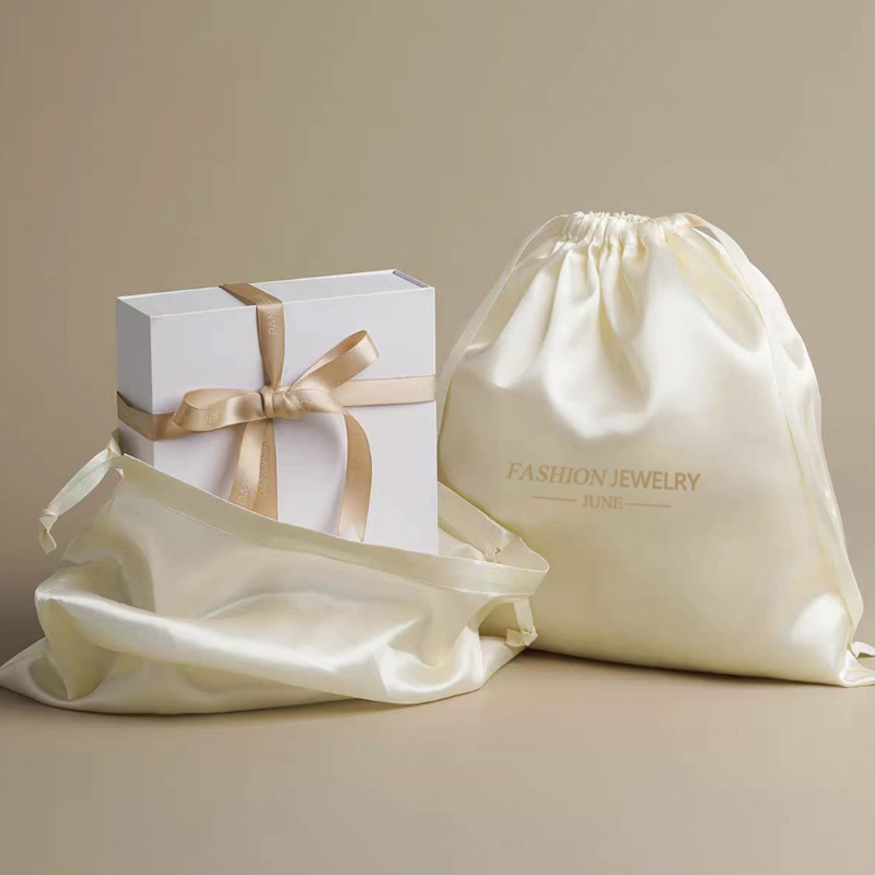 Мешочек на шнурке из легкого а – обзор и цена Luxury Bags Logo