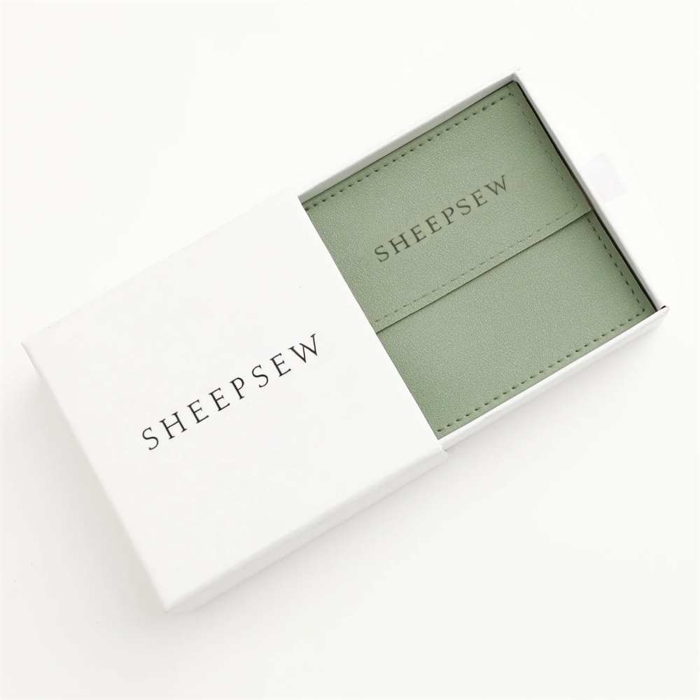 Набор подарочной упаковки Shee – обзор и цена Luxury Bags Logo