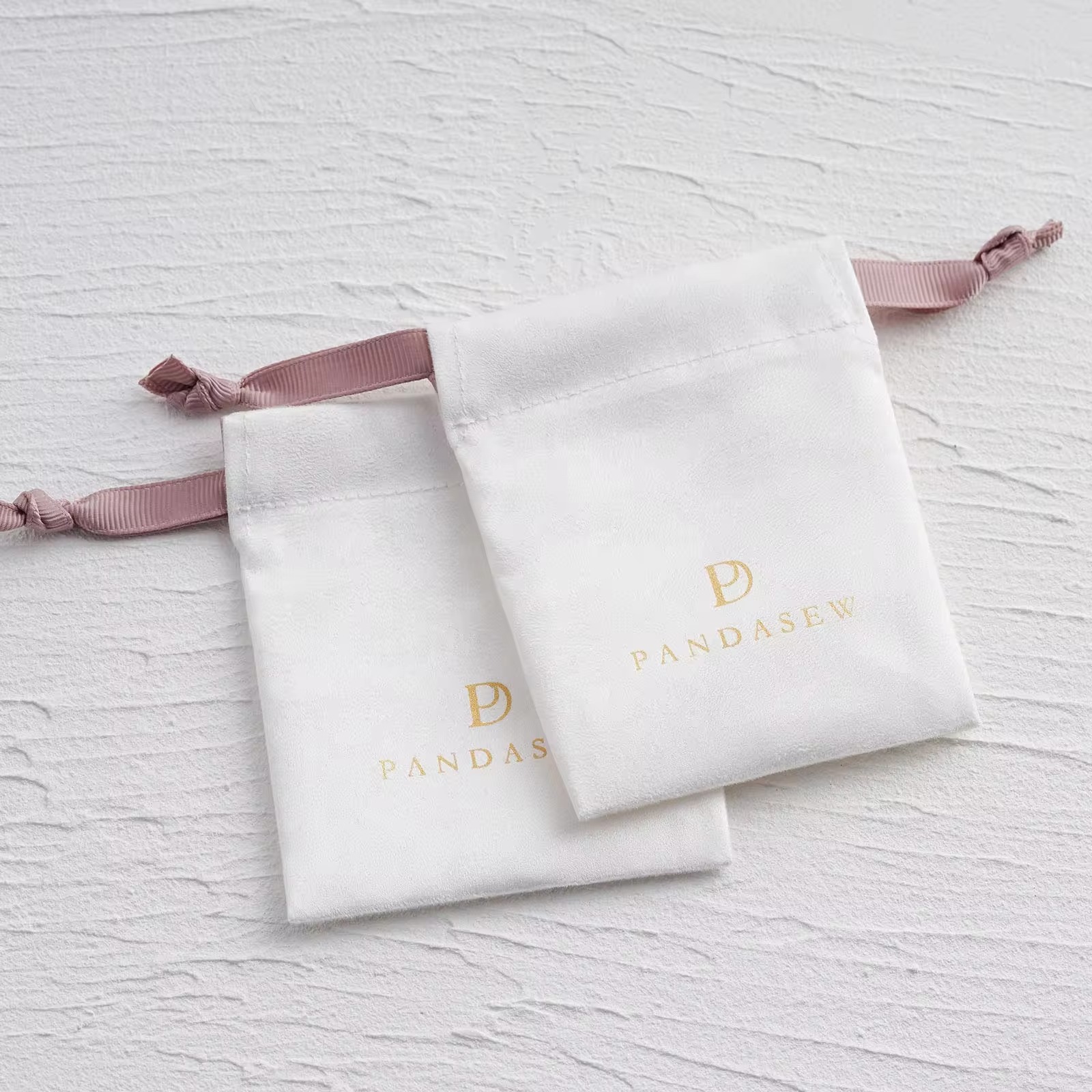 Подарочный мешочек из замши с  – обзор и цена Luxury Bags Logo