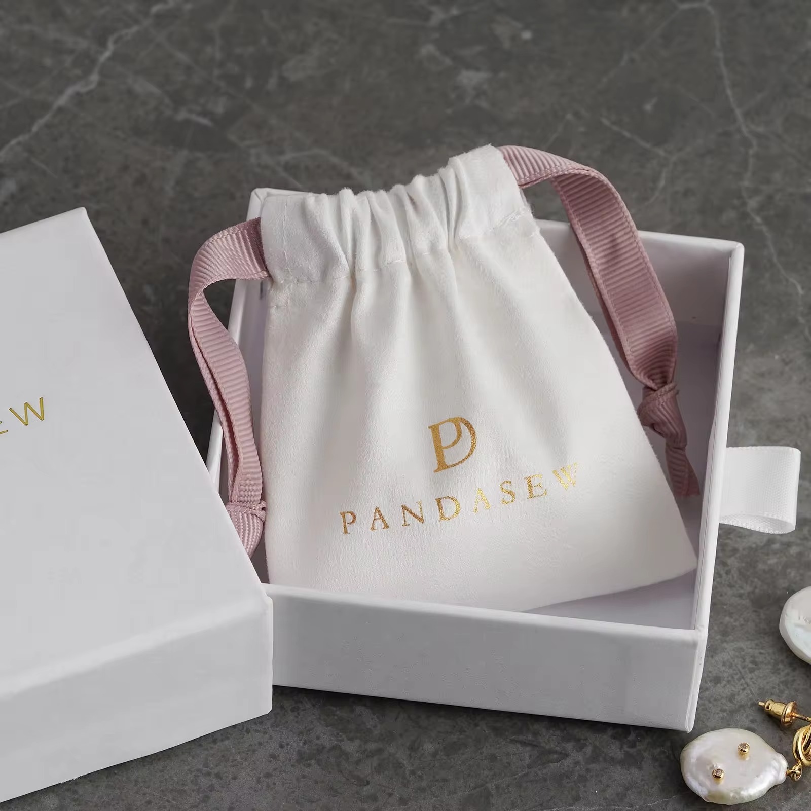 Подарочный мешочек из замши с  – обзор и цена Luxury Bags Logo